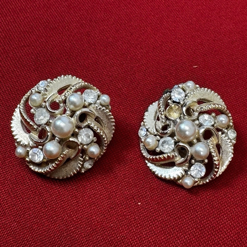 Vintage Gold Tone Round Clip On Earrings‎ Faux Pearls & Diamonds